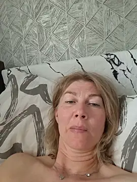 stellahere8 XXX чат на живо
