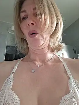 stellahere8's Live XXX Chat