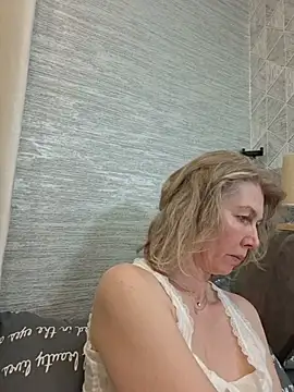 stellahere8 Adlı Modelin Canlı XXX Sohbeti