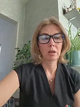 stellahere8 Adlı Modelin Canlı XXX Sohbeti