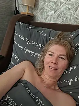 Chat +18 de stellahere8 ao vivo
