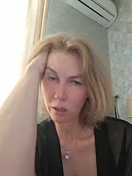 stellahere8 XXX чат на живо