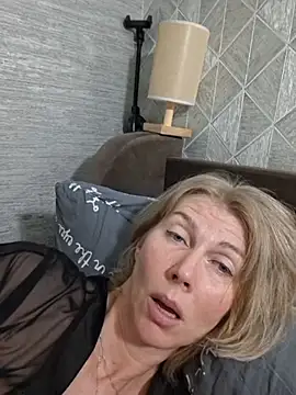 stellahere8 élő XXX-chatje