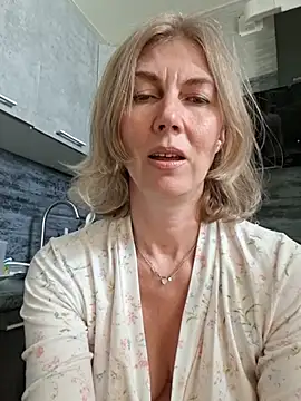 stellahere8 XXX чат на живо