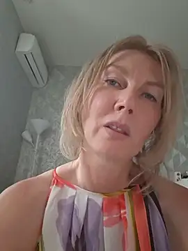 stellahere8 Adlı Modelin Canlı XXX Sohbeti