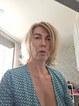 stellahere8 Adlı Modelin Canlı XXX Sohbeti