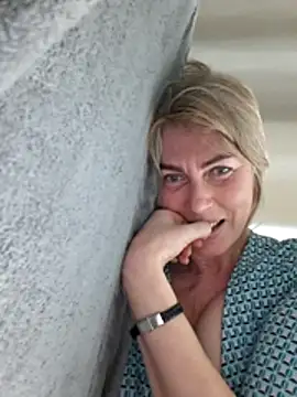 stellahere8 Adlı Modelin Canlı XXX Sohbeti