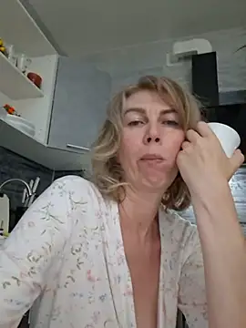 stellahere8 Adlı Modelin Canlı XXX Sohbeti