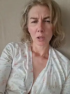 stellahere8 live XXX chat