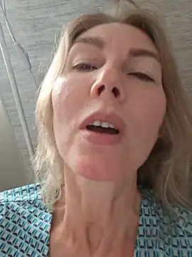 stellahere8's Live XXX Chat
