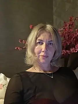stellahere8 live XXX chat