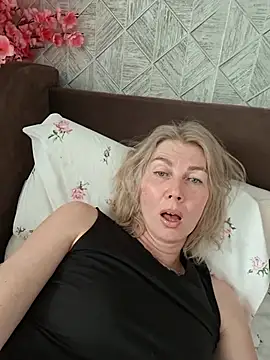 stellahere8 live XXX chat