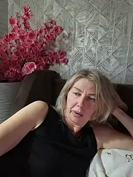 צ'אט XXX בשידור חי של stellahere8
