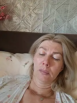 stellahere8 Adlı Modelin Canlı XXX Sohbeti