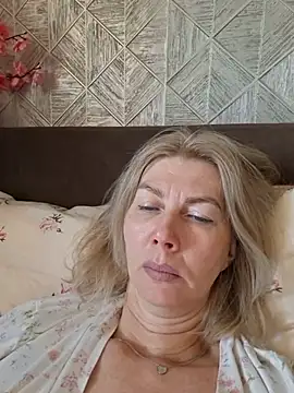 stellahere8 Adlı Modelin Canlı XXX Sohbeti