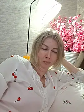 stellahere8's Live XXX Chat