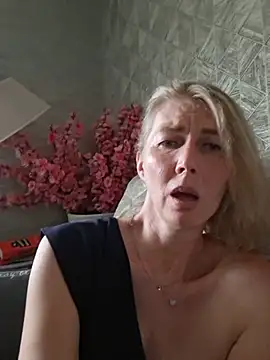 stellahere8 live XXX chat