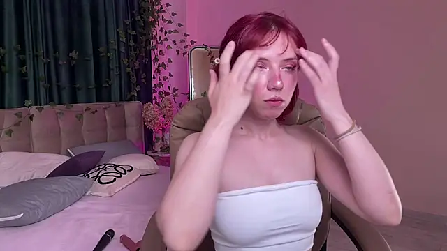 Chat +18 de Love_is_Lola ao vivo