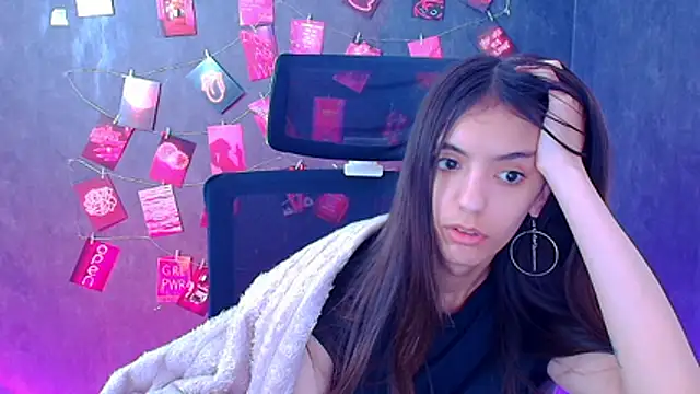 Aishell_'s Live XXX Chat