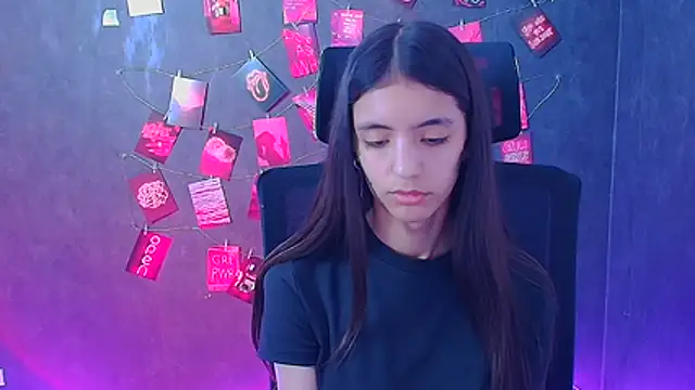 Aishell_'s Live XXX Chat