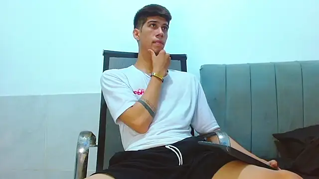 jhony-sex Adlı Modelin Web Kamerası Şovu