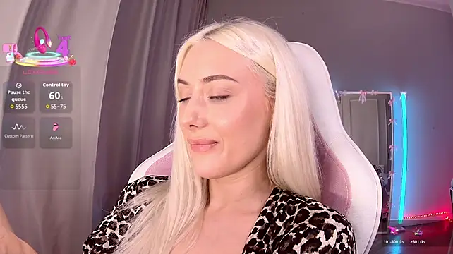 LoryWood Chat XXX live
