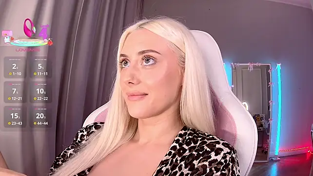 LoryWood Chat XXX live