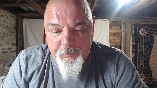 Newfiesausage1972 Show in webcam