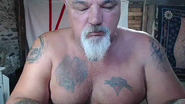 Newfiesausage1972 webkamerás műsora