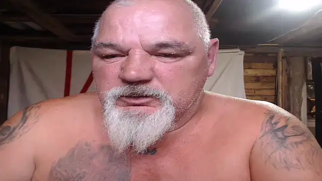 Newfiesausage1972 Show in webcam