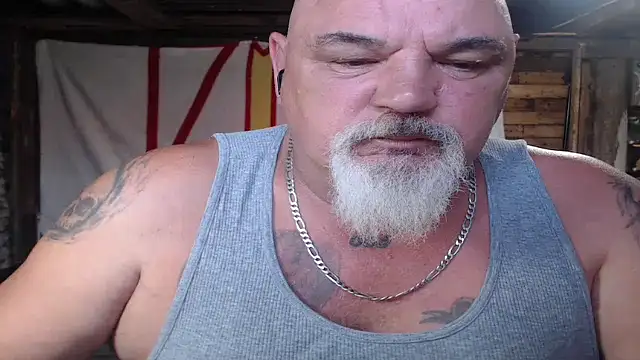 Newfiesausage1972's Webcam Show