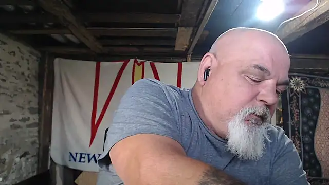 Newfiesausage1972's Webcam Show