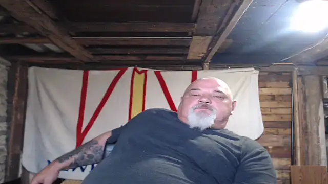 Newfiesausage1972 Show in webcam