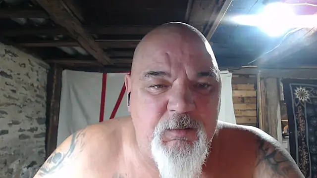 Newfiesausage1972 Pertunjukan Webcam