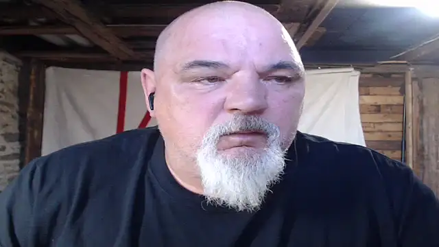 Newfiesausage1972 Show in webcam
