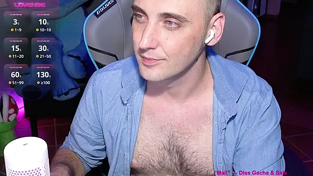 Gil_gamesh90 Show in webcam