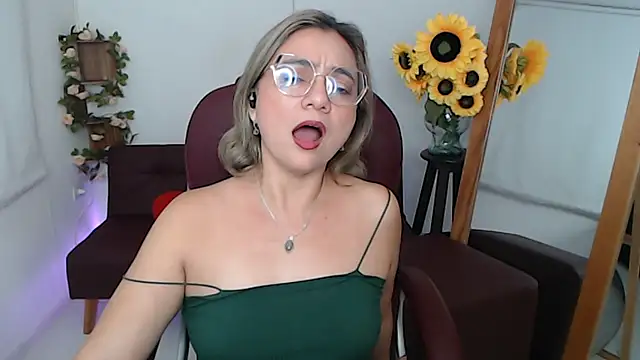 ana_milf live XXX chat