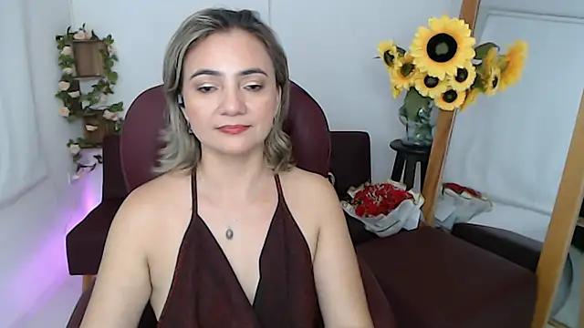 ana_milf Adlı Modelin Canlı XXX Sohbeti