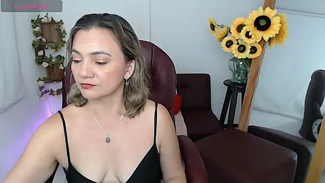 ana_milf Adlı Modelin Canlı XXX Sohbeti