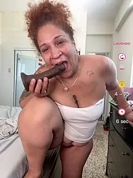 ladycreamypr2 Show in webcam