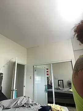ladycreamypr2 Show in webcam