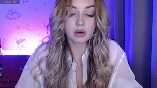-Stephanie- Live XXX-chat