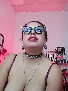 Fetishdoll_BDSM Adlı Modelin Web Kamerası Şovu