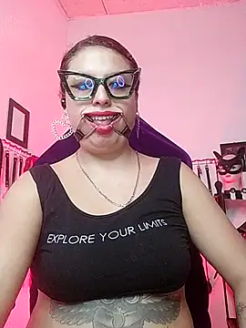 Fetishdoll_BDSM Adlı Modelin Canlı XXX Sohbeti