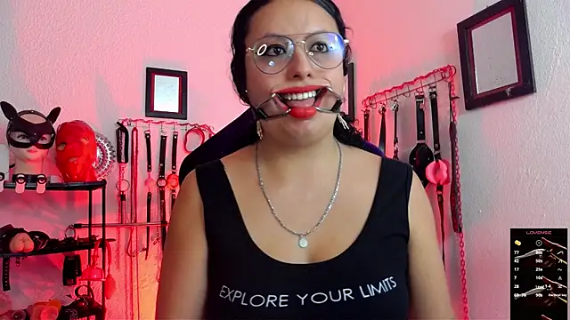 Fetishdoll_BDSM Adlı Modelin Web Kamerası Şovu