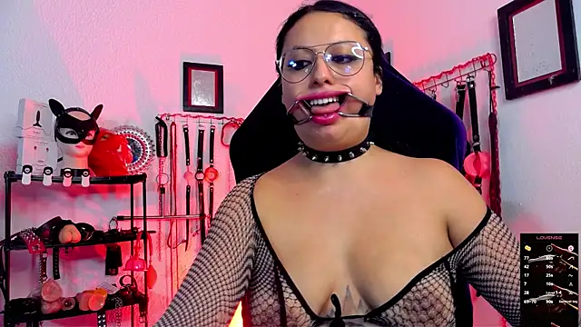 Fetishdoll_BDSM Adlı Modelin Canlı XXX Sohbeti