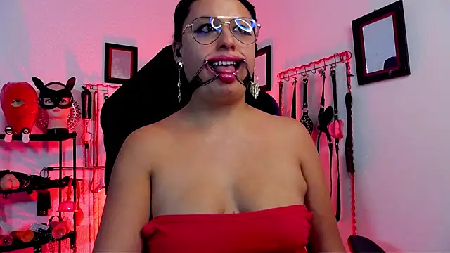 Fetishdoll_BDSM Adlı Modelin Canlı XXX Sohbeti