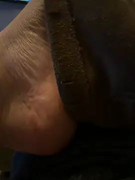 Pokazy przed kamerką – Feettlover69