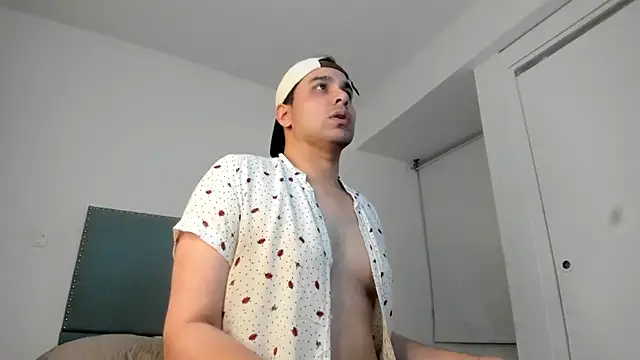 Latin_boy_surprisee – Kamerová šou