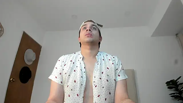 Latin_boy_surprisee Webcamshow